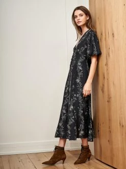 LLC13206_BLACK / IVORY LINEAR FLORAL Florence Dress Dresses