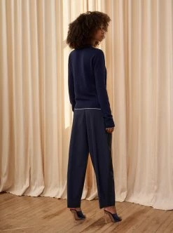 LLC21246_NAVY Neat Sweater