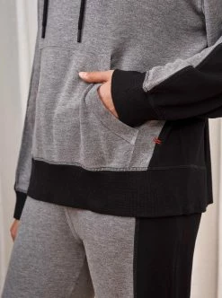 LLC21443_HEATHER GREY/BLACK Avant Hoodie Tops