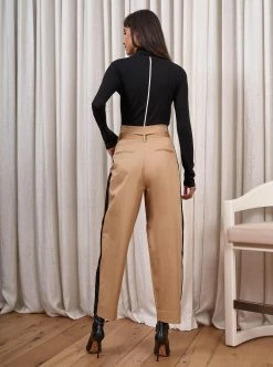 LLC21432_BLACK Danny T Neck Tees