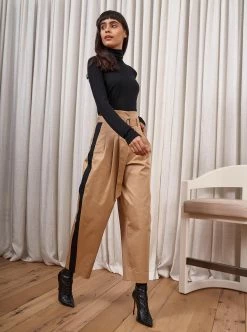 LLC21432_BLACK Danny T Neck Tees