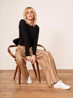 LLC21507_BLACK Tees Davie Tee