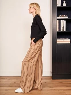 LLC21507_BLACK Tees Davie Tee