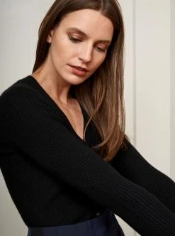 LLC21365_BLACK Knitwear Fine Line Cardigan