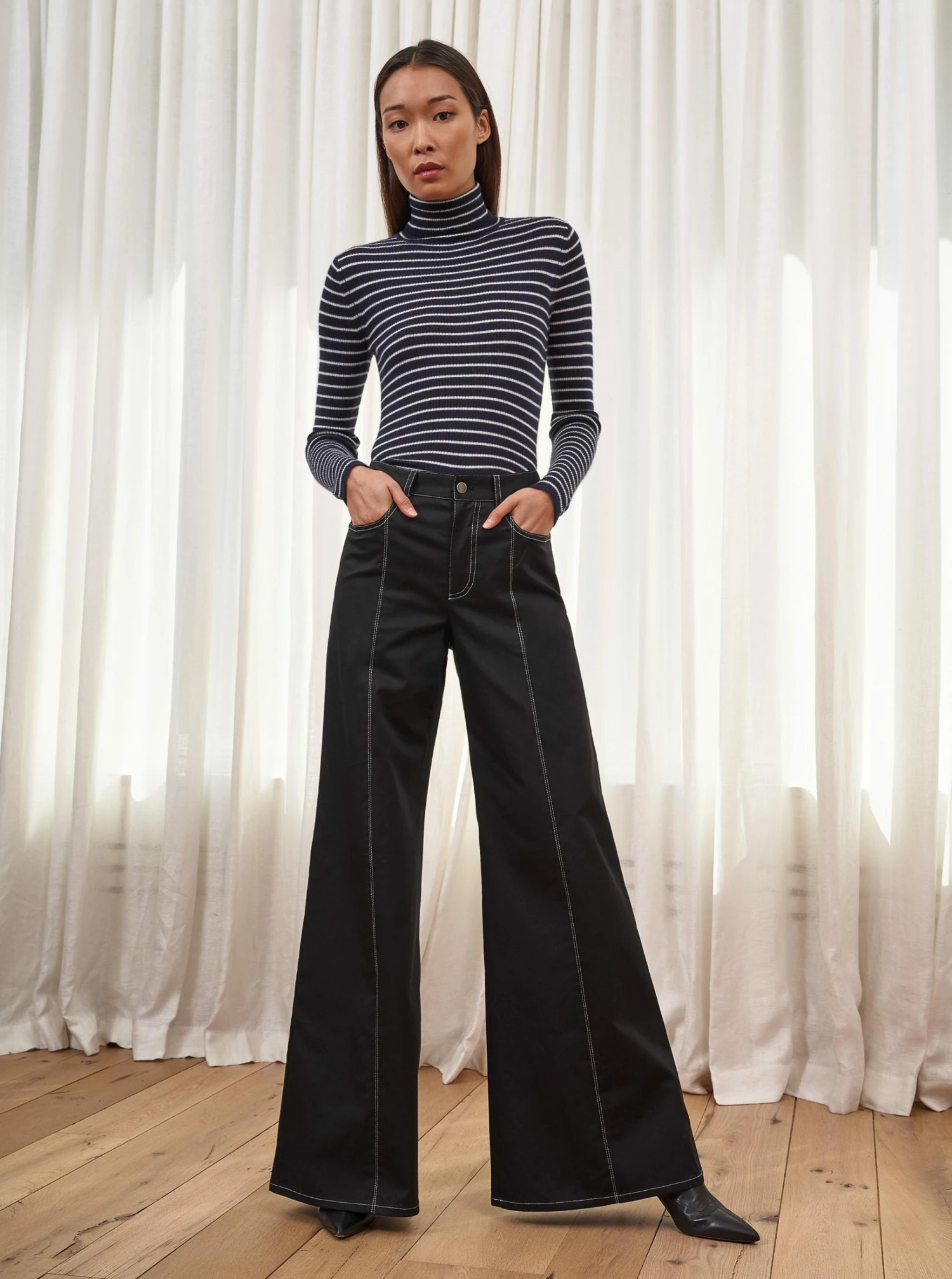 LLC21359_NAVY/CREAM Fine Line Turtleneck 3 LLC21359_NAVY/CREAM Fine Line Turtleneck