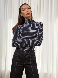 LLC21359_NAVY/CREAM Fine Line Turtleneck 11 LLC21359_NAVY/CREAM Fine Line Turtleneck