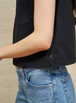 LLC21702_BLACK Henry Tee Tees