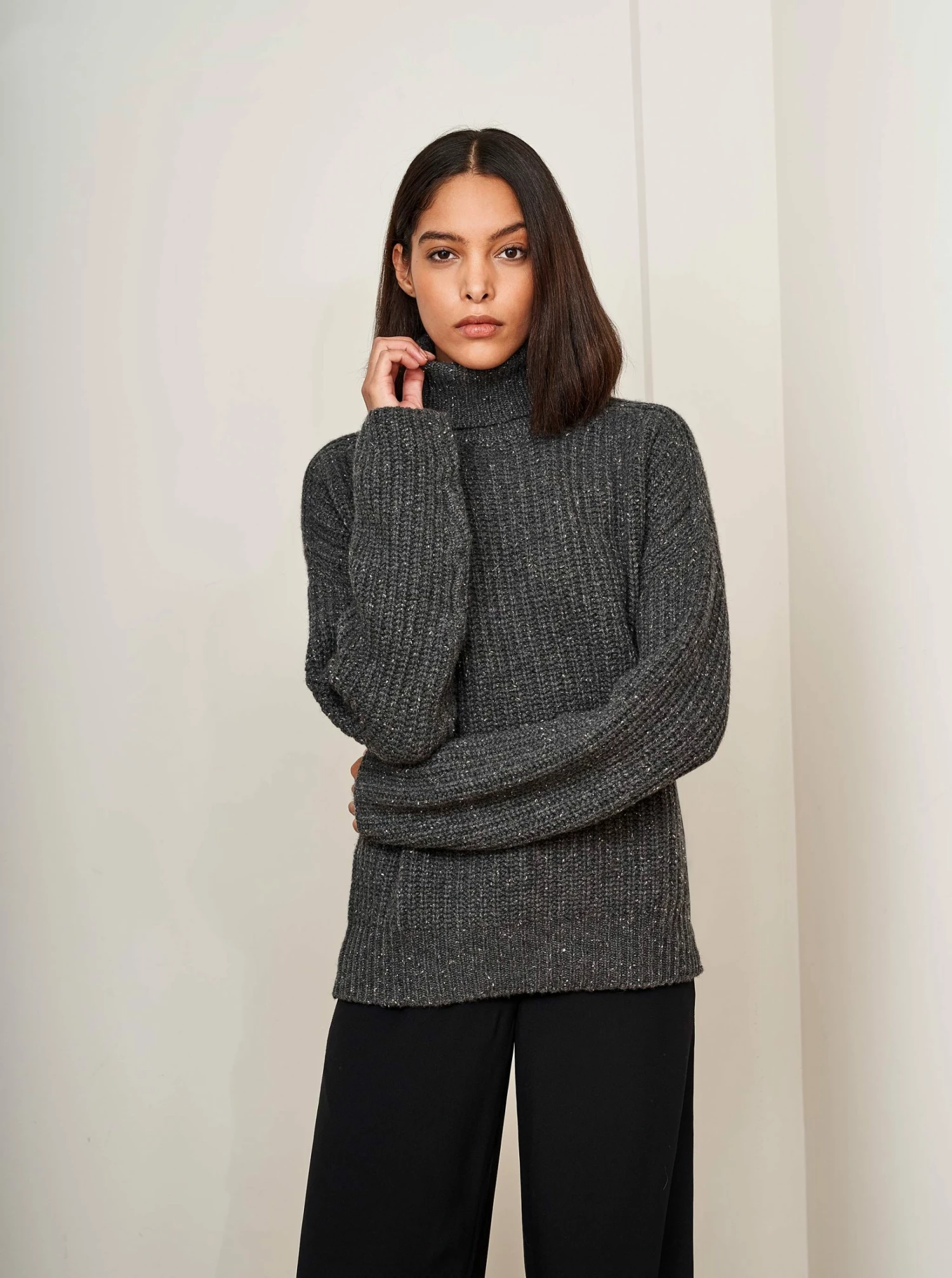 LLC21212_SPECKLED CHARCOAL Toujours Turtleneck 3 LLC21212_SPECKLED CHARCOAL Toujours Turtleneck