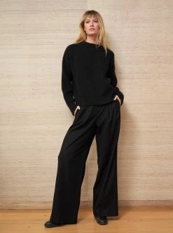 LLC21626_BLACK Monogram Waffle Sweater